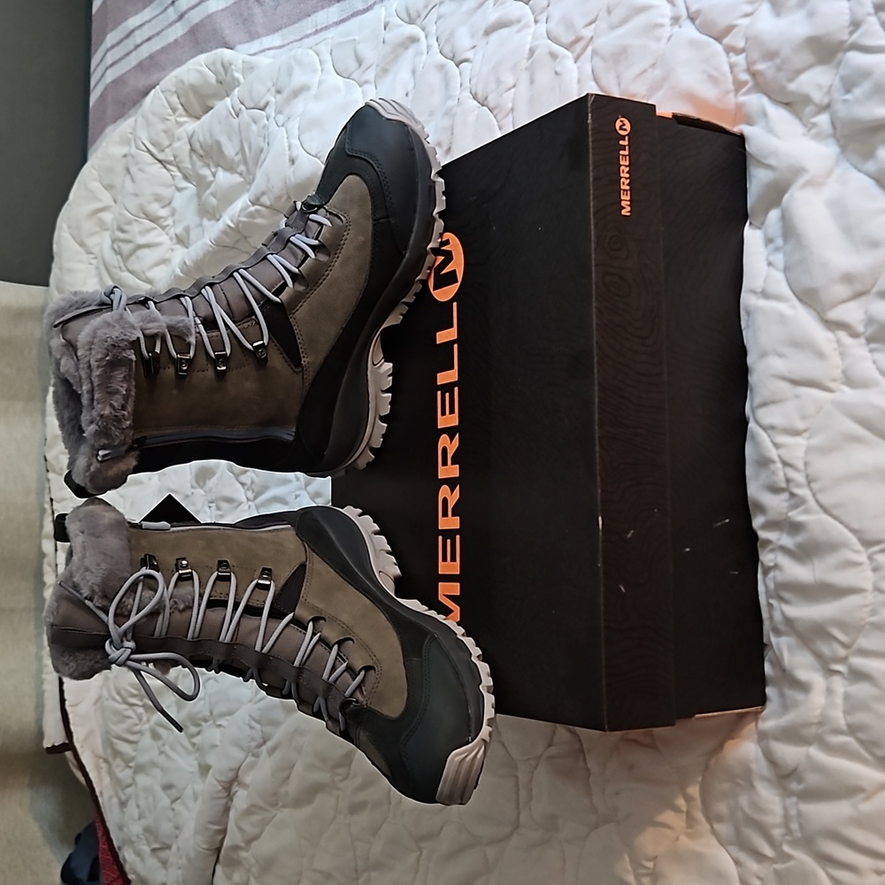 Womens waterproof hiking boots